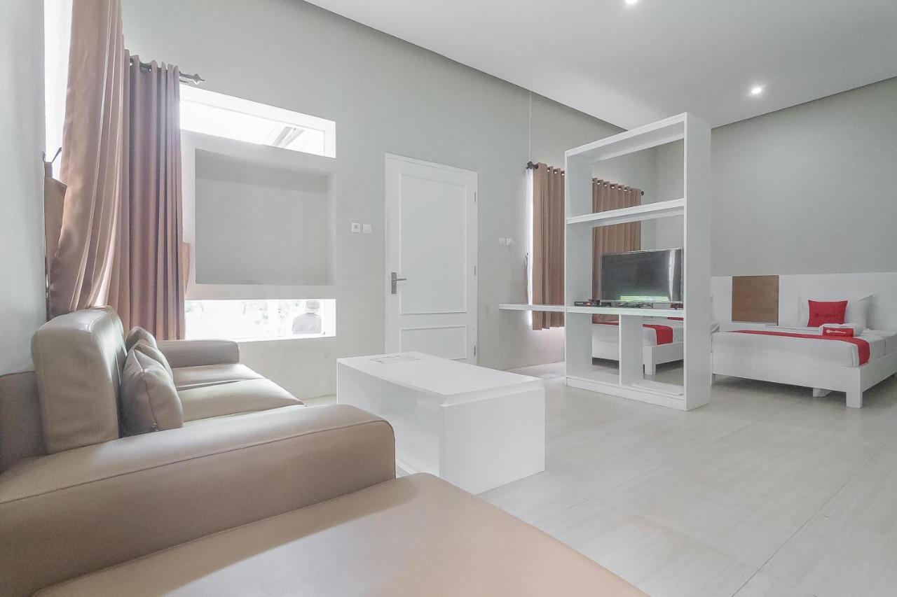Reddoorz Resort Syariah Near D'Castello Ciater Subang Exterior foto